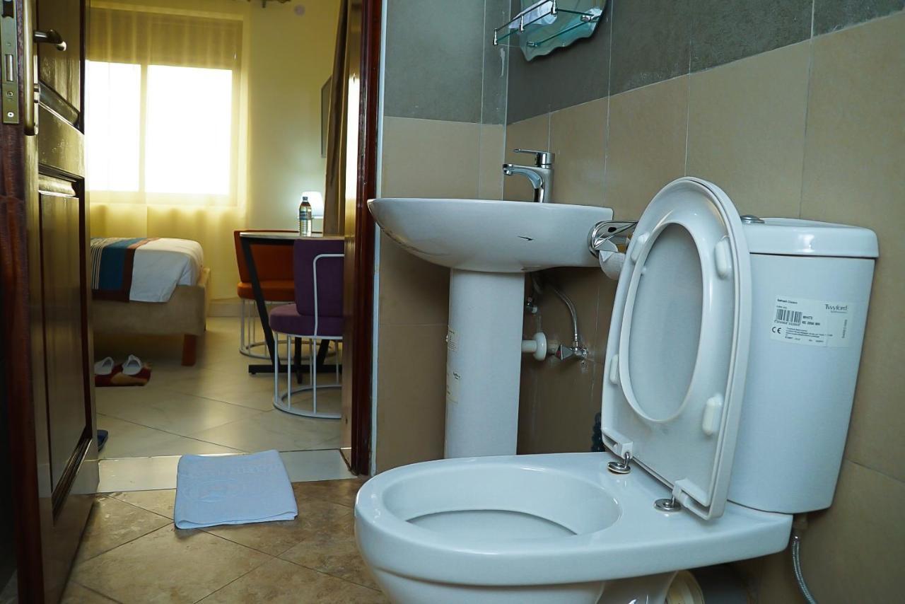 Jarin Hotel Kampala Luaran gambar